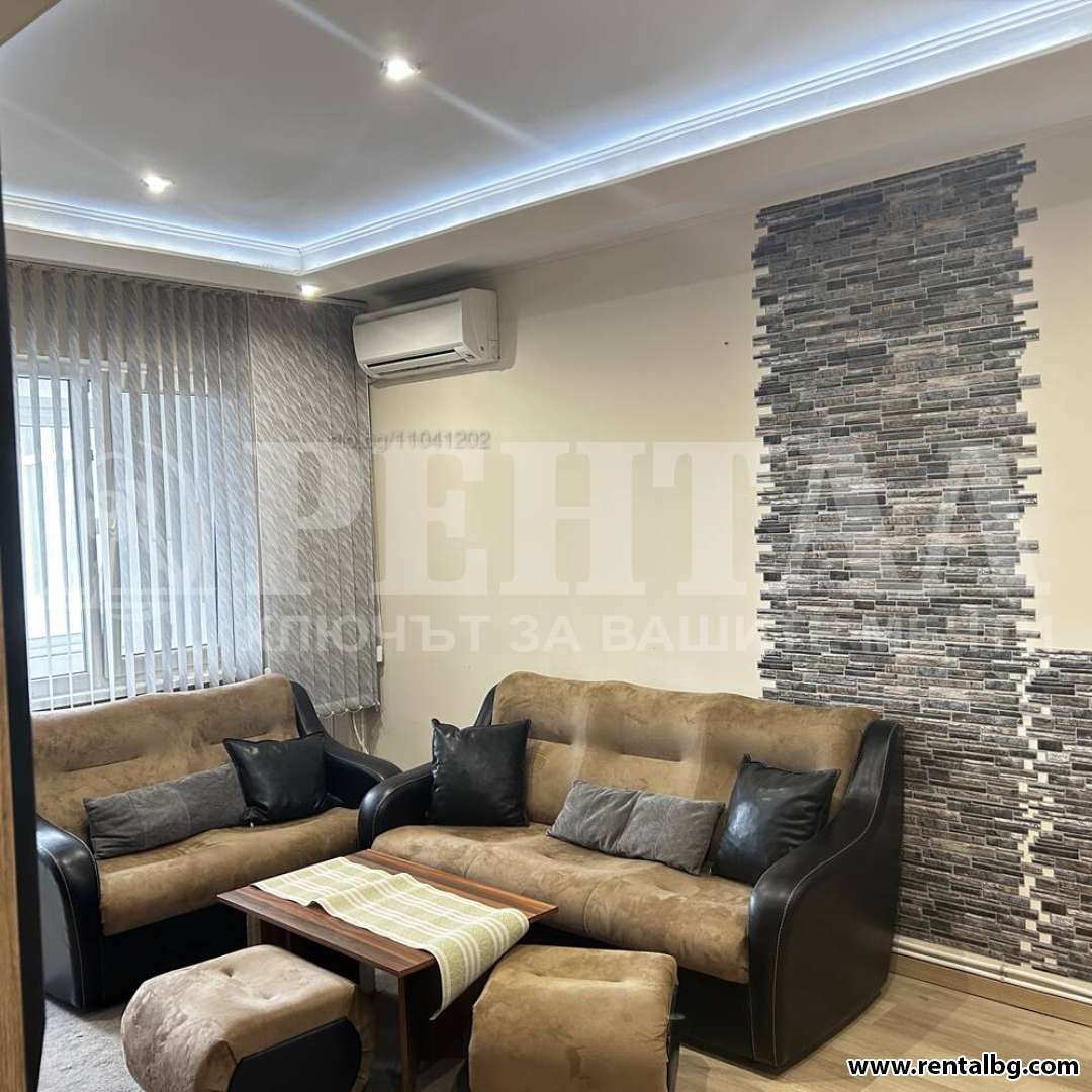 Просторен апартамент в Център 1