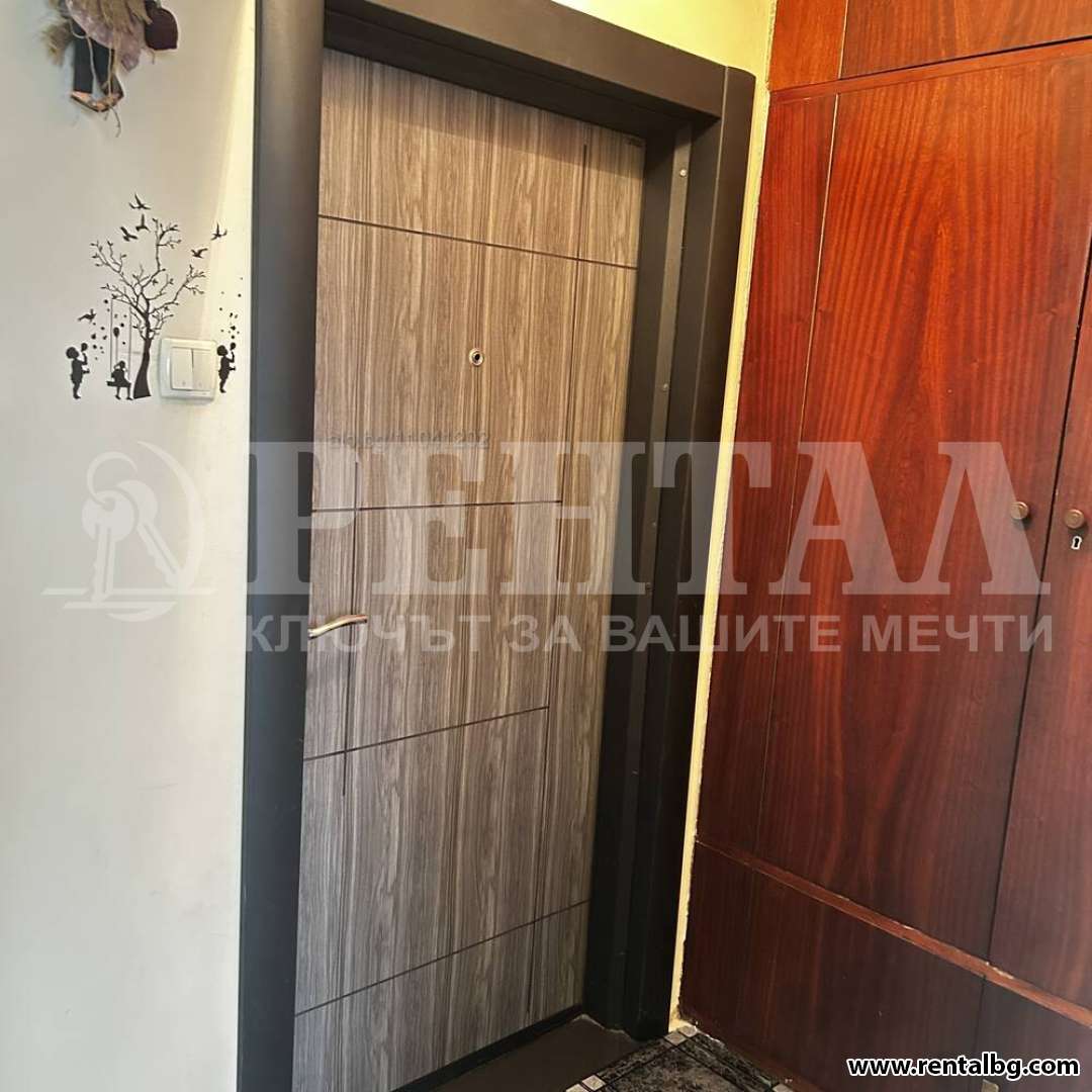 Просторен апартамент в Център 1 10