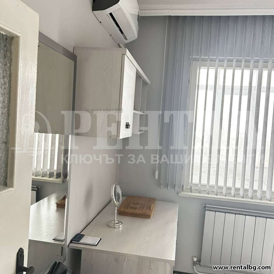 Просторен апартамент в Център 1 6