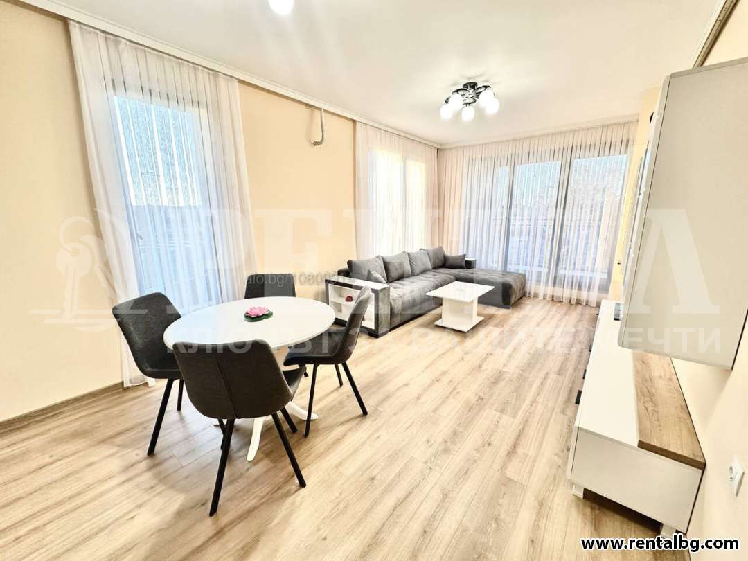 Просторен апартамент в Тракия 5 2