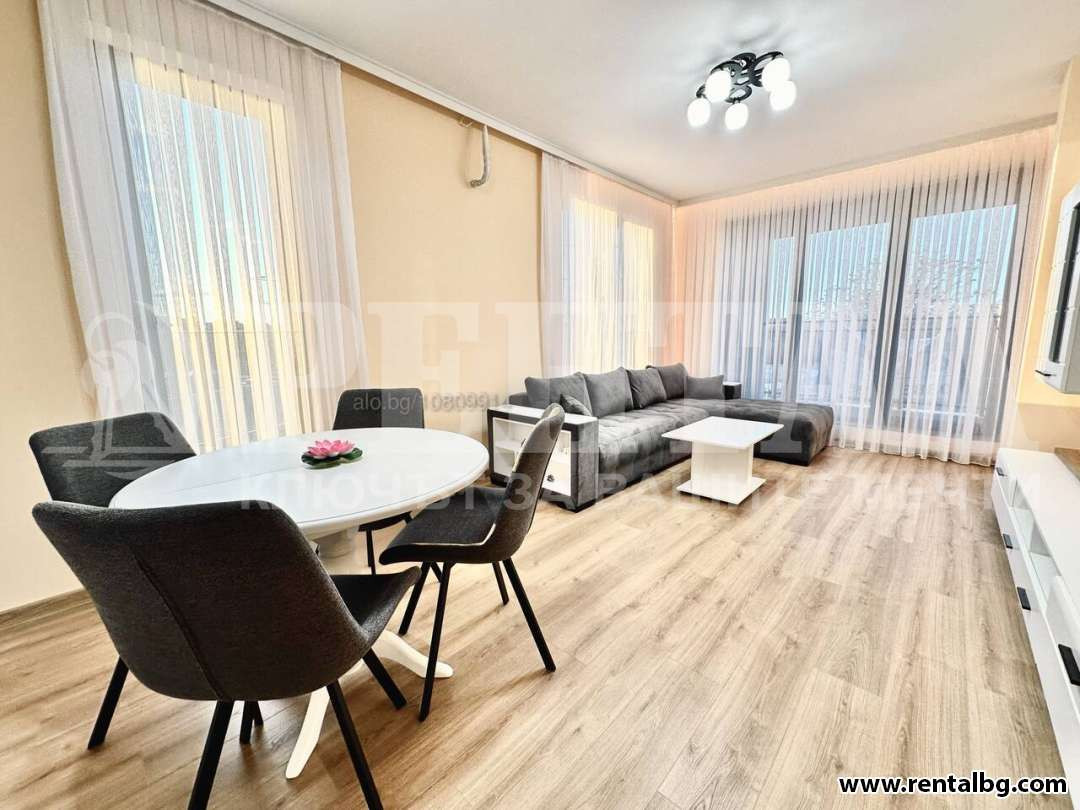 Просторен апартамент в Тракия 5 4