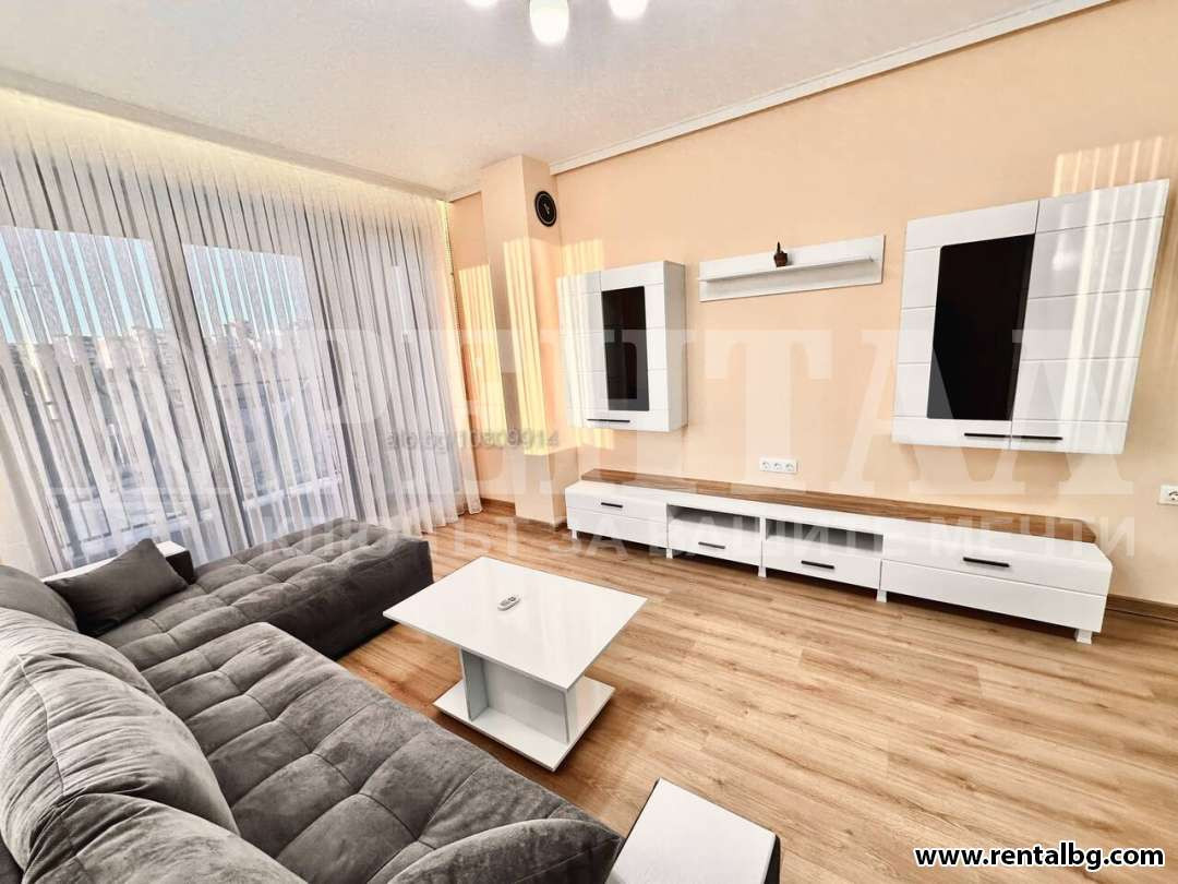 Просторен апартамент в Тракия 5