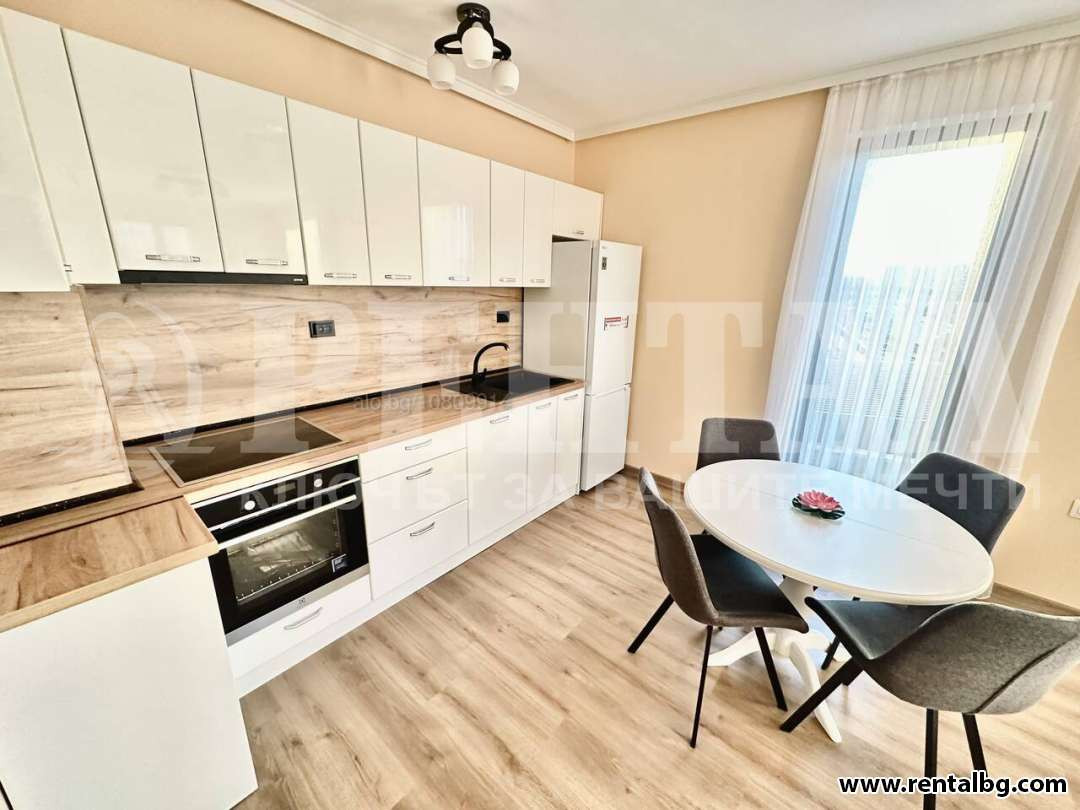 Просторен апартамент в Тракия 5 5